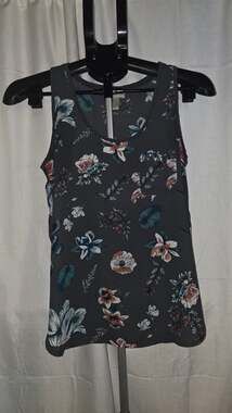 LOFT Petites SP Gray Floral Pocket Scoop Neck Sleeveless Tank Top